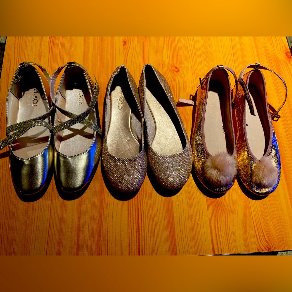3 pairs of girls dress shoes. Size 2 gold and rose gold.